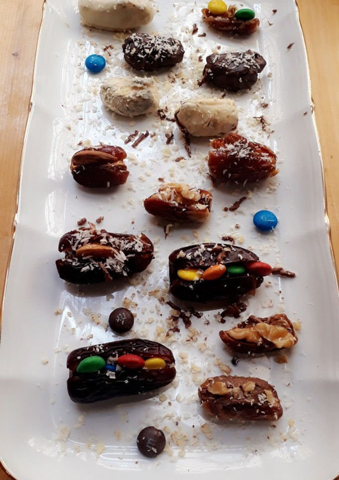 A picture of Assorted Dates platter #nofire.