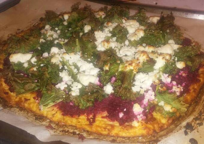 Easiest Way to Make Favorite Veggie Pizza: Yes...  it's a cauliflower crust!!