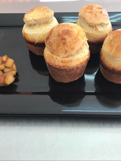 Una foto de Pan con levadura dulce con molde de budín