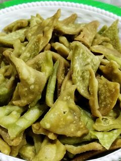 पालक के नमकपारे (Palak ke Namakpare Recipe Hindi) रेसिपी मुख्य फोटो