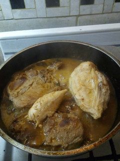 Una foto de Carne rellena de verduras y pollo todo al vino tinto