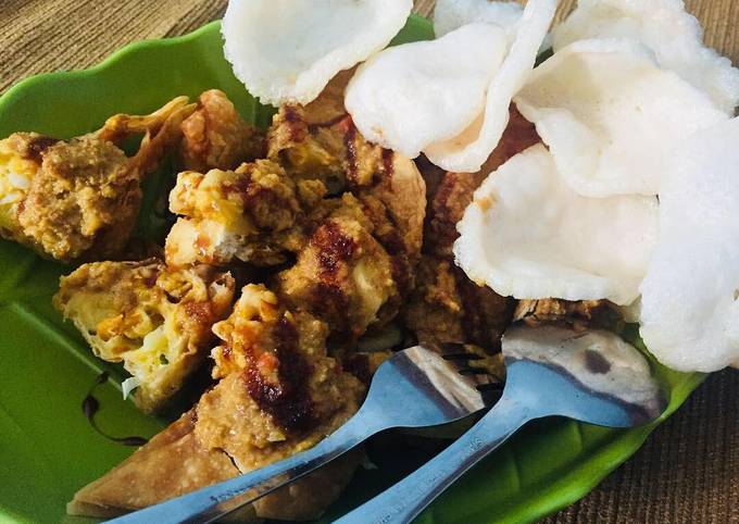 Resep Pangsit Goreng Ayam Sambel Kacang Resep Pangsit Goreng Ayam Sambel Kacang