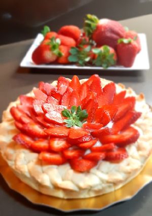 Foto di Crostata di fragole con crema alle mandorle