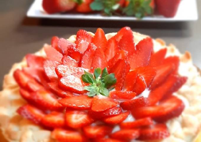 Crostata di fragole con crema alle mandorle