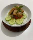 Dada Ayam Goreng dengan Sambal Mentah Tomat Kemangi