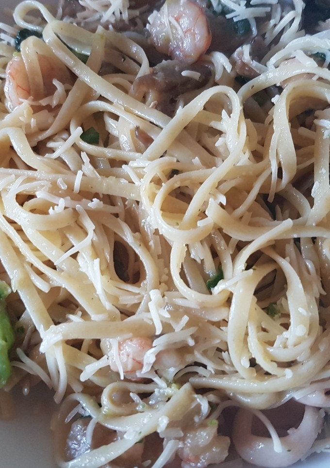 Una foto de Espaguetis marineros con verduras