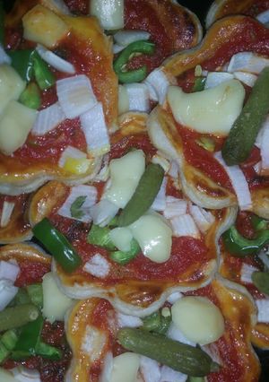 صورة لوصفة بيتزا الوردة بالعجينة المورقة 😋😋😋😋😋😋شحال بنييية