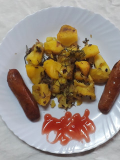 A picture of Butter-Grilled IrishPotatoes with rosemaryleaves#authormarathon#.