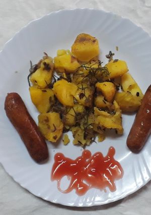 A picture of Butter-Grilled IrishPotatoes with rosemaryleaves#authormarathon#.