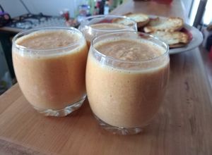 Una foto de Batido avena zanahoria naranja