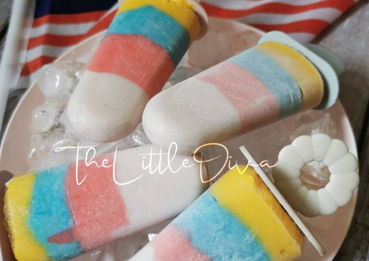 Patriotic Yogurt Popsicles