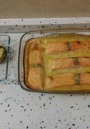 Foto principal de Salmón con salsa de eneldo y tartaletas de patatas y brocolis