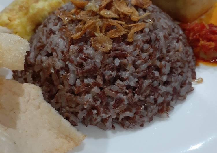 Nasi uduk beras merah
