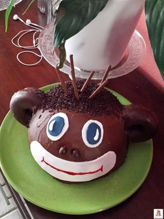 Una foto de Mona de Pascua con sorpresa
