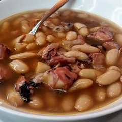 Una foto de Fabas con pulpo