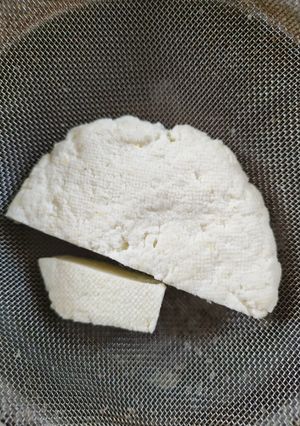 होम मेड पनीर(homemade paneer recipe in Hindi) रेसिपी मुख्य फोटो