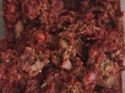 A picture of chicken livers with tomato