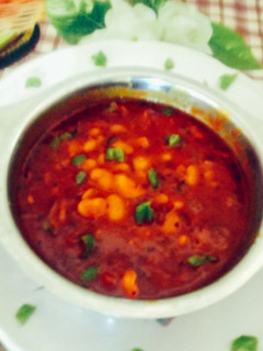 ચટાકેદાર ખાટું મીઠું વાલનું શાક (Khatu Mithu Val Shak Recipe In Gujarati) રેસીપી મુખ્ય ફોટો