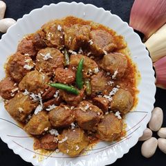 A picture of Banana Flower Cofta Curry.