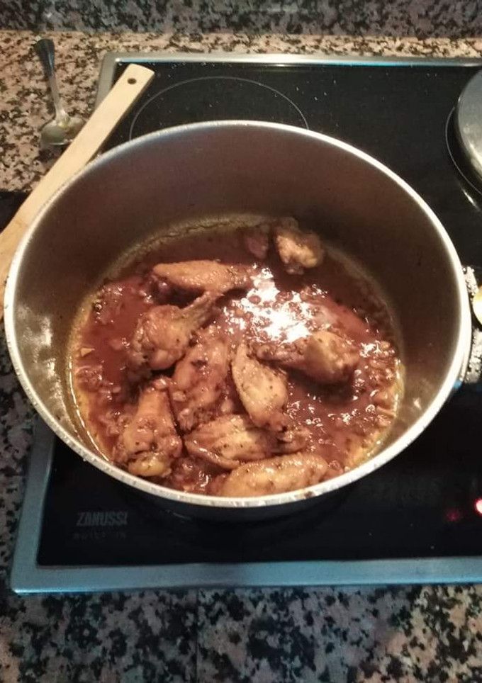 Una foto de Alitas al ajillo