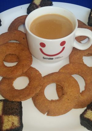 A picture of Cake bite and wheat flour rings.