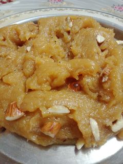 बेसन का हलवा (Besan ka halwa recipe in hindi) रेसिपी मुख्य फोटो