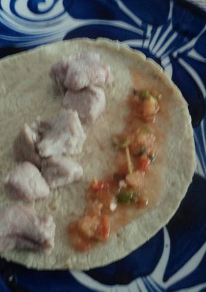 Una foto de Taquitos de pierna de cerdo al tequila con salsa quebrada de habanero