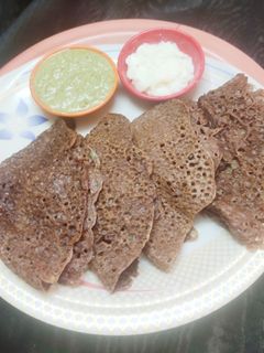 नाचणीचे धिरडे (nachniche dhirde recipe in marathi) रेसिपी चे मुख्य फोटो
