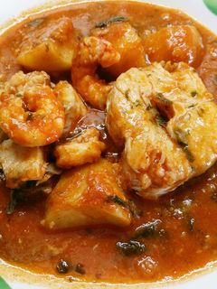 Una foto de Merluza en salsa de piquillos