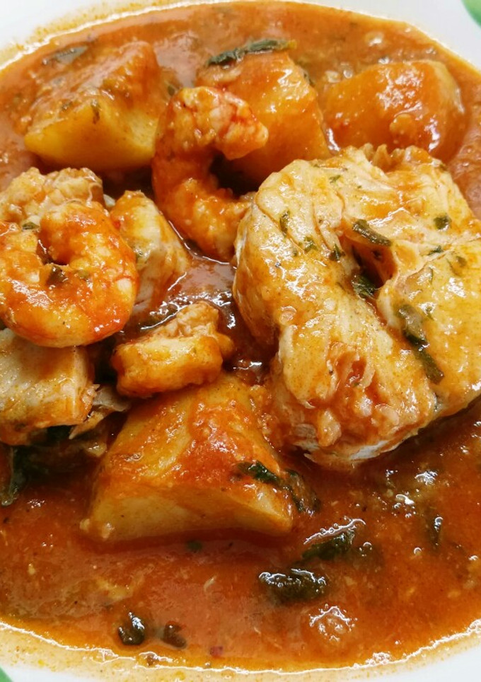 Una foto de Merluza en salsa de piquillos
