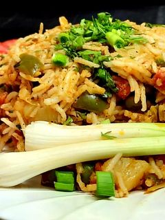 વેજ પુલાવ (Veg Pulao Recipe in Gujarati) રેસીપી મુખ્ય ફોટો