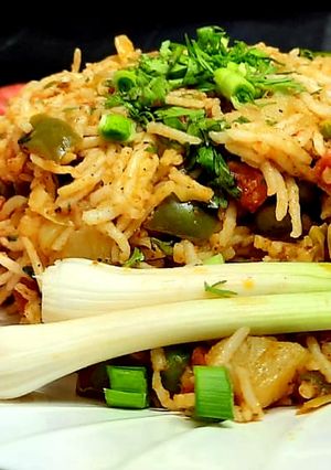 વેજ પુલાવ (Veg Pulao Recipe in Gujarati) રેસીપી મુખ્ય ફોટો