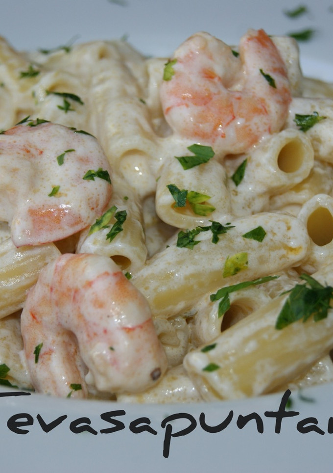 Una foto de Macarrones, tortigloni con langostinos