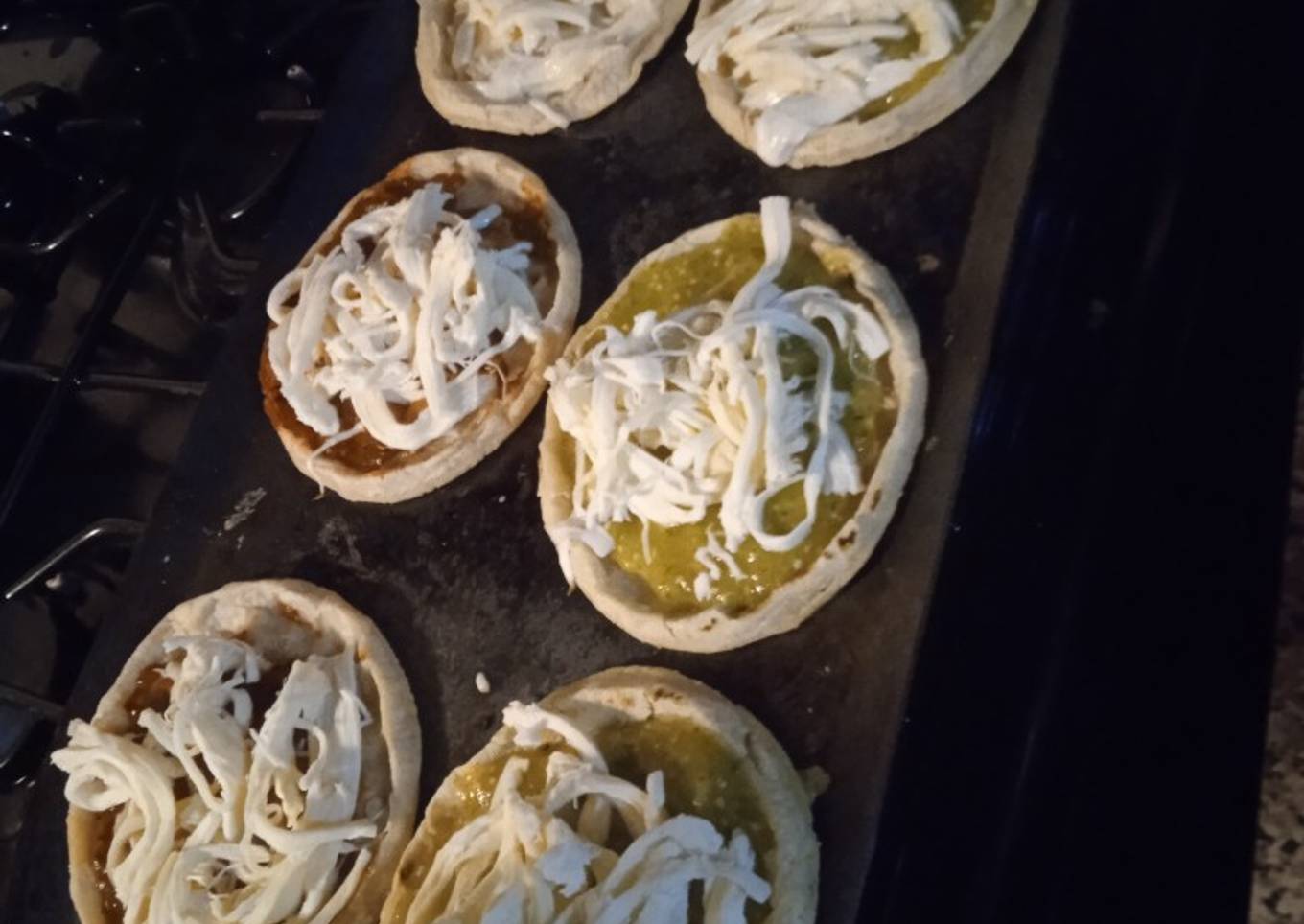Picadas de salsa verde y roja