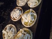 Una foto de picadas con manteca