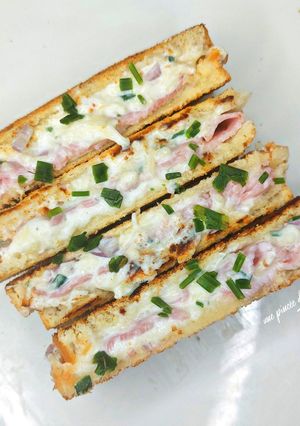 Une photo de Grilled cheese ou croque monsieur au chèvre