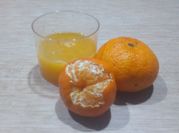 Una foto de jugo de mandarina