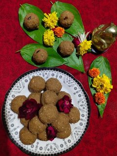 ચૂરમાના લાડુ રેસીપી મુખ્ય ફોટો