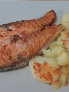 Una foto de Salmón adobado a la plancha