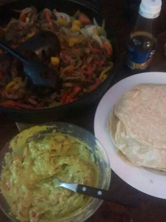 Una foto de Tacos + guacamole