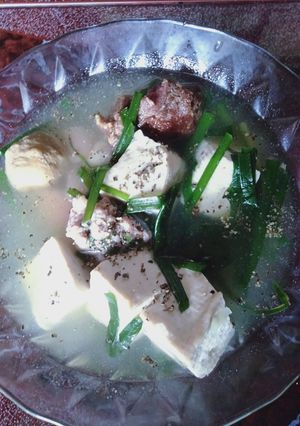 Hình của món Canh đậu hũ hẹ thịt sườn bò viên.
