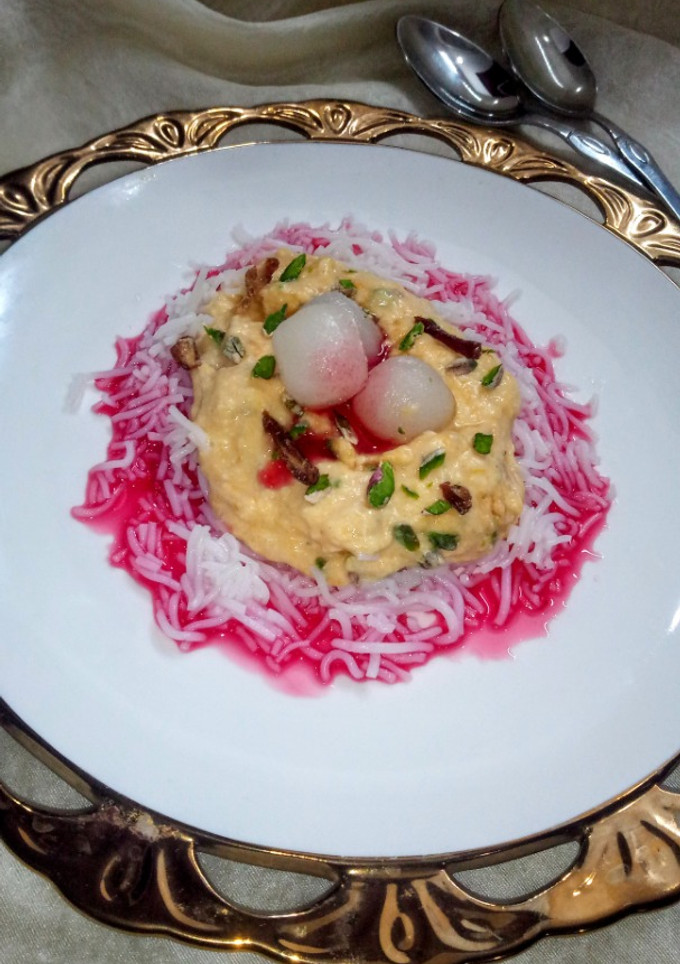 आम रबड़ी फालूदा विद अंगूरी रसगुल्ले (Aam rabri falooda with angoori Rasgulle recipe in Hindi) रेसिपी मुख्य फोटो