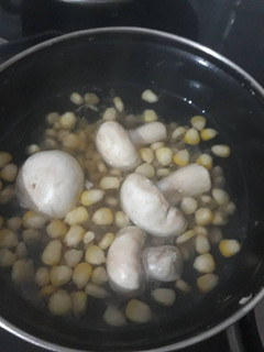 A picture of Boiled mushroom Corn soup.