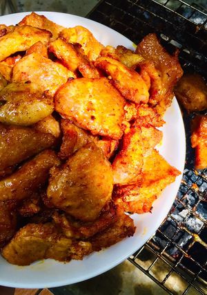 Hình của món Vú bò ướp sa tế nướng than.