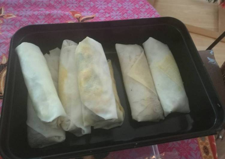 Lumpia sayur telur ikan pedas