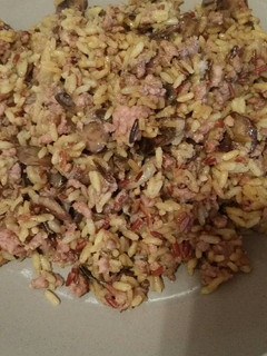 Una foto de Arroz al curry con champiñones y carne picada