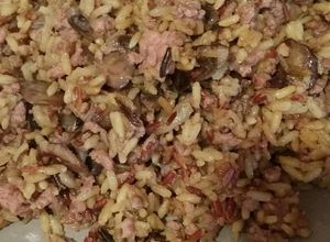 Foto principal de Arroz al curry con champiñones y carne picada