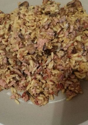 Una foto de Arroz al curry con champiñones y carne picada