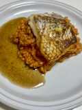 Peixe Crocante com Risotto de Tomate