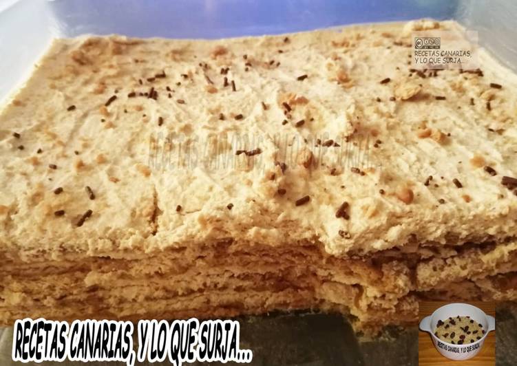 Tarta de gofio y galletas
